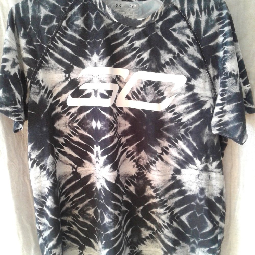 Mens small UNDER ARMOUR heat gear short sleeve t-shirt